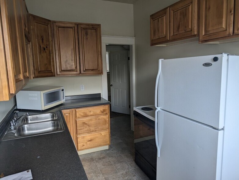 Building Photo - 372 N 500 W