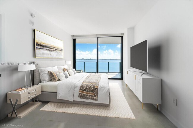 Building Photo - 460 NE 28th St