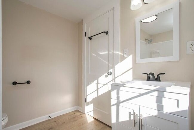 Building Photo - $400 Off First Month when signed by Dec 31st! 1/1 Bed Bath Downtown! Unit 2W