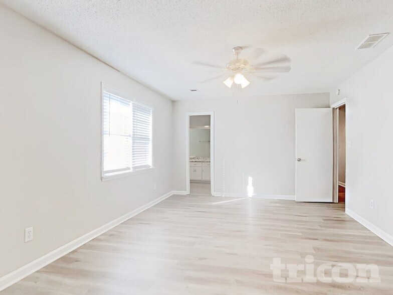 Building Photo - 11069 Hunters Ln