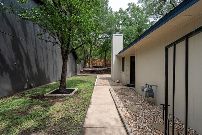 Building Photo - 1709 Whitney Way