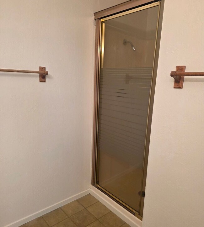 Building Photo - Amazing condo next to the Truckee River!