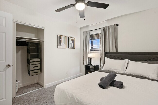 Building Photo - 3101 N 40th Dr