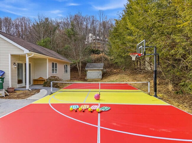 Building Photo - 12 Apple Tree Way