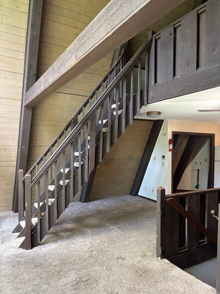 Building Photo - 3016 Alpine Dr