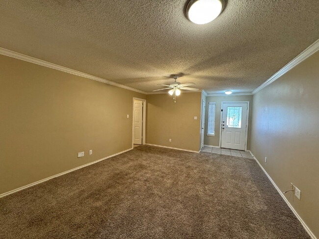 Building Photo - Captivating Home Located in Northwest Corr...