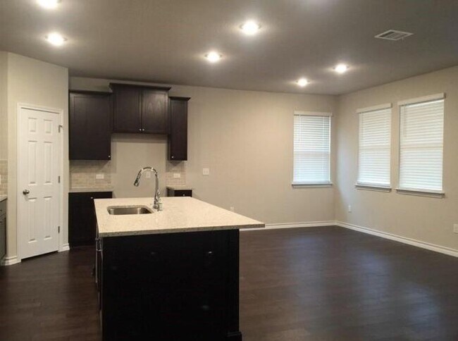Building Photo - 7307 Albany Dr