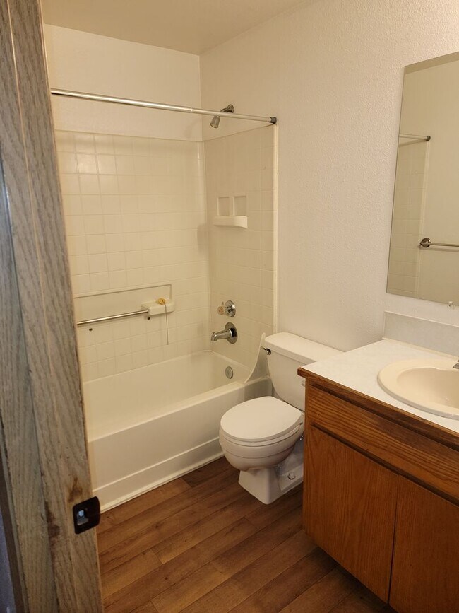 Building Photo - 5805-07 Mt Tacoma