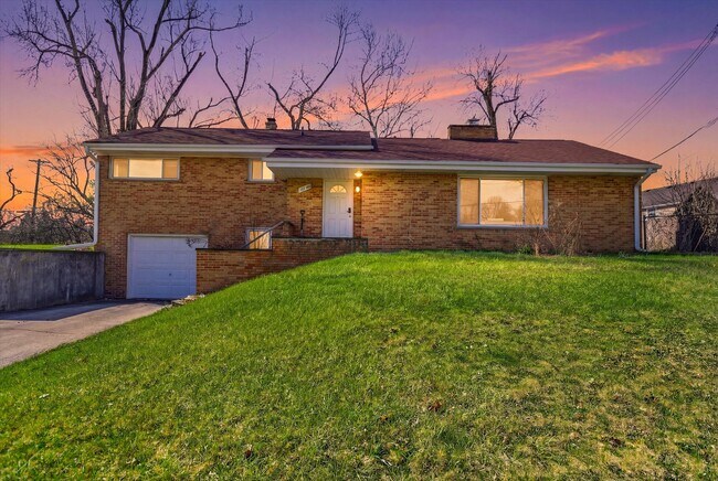 Building Photo - 2220 E Stadium Blvd