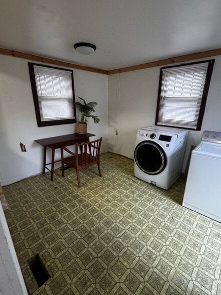 Building Photo - 1008 Mable Ave