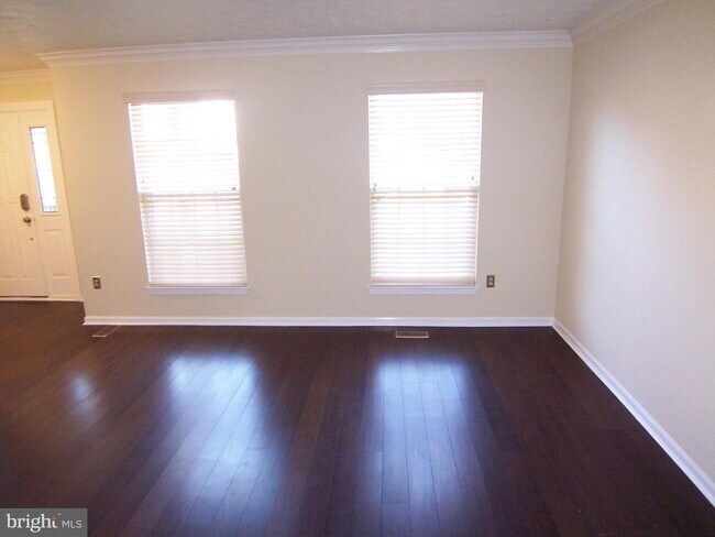 Building Photo - 411 Grasmere Dr