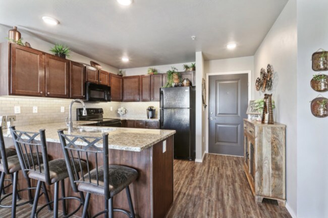 Building Photo - Arvada - 3 Bed - 2 Bath - 2 Stall Attached...