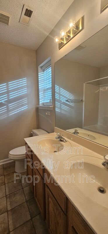 Building Photo - 6807 Juniper Tree St