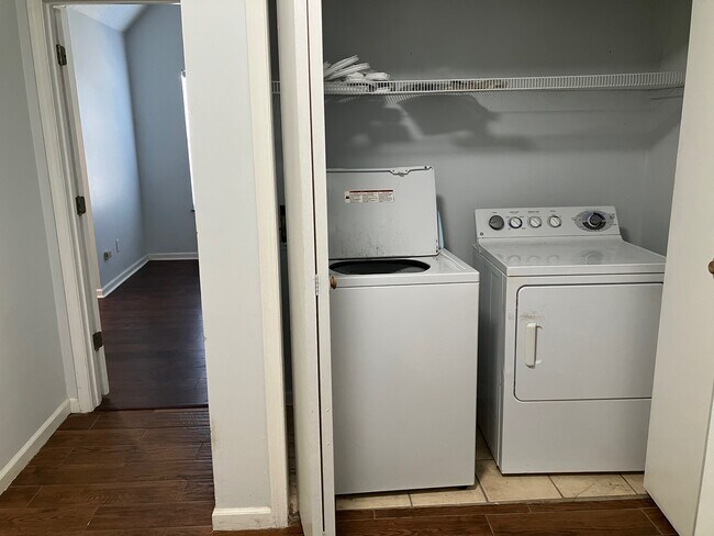 Building Photo - 7054 Foxhall Dr