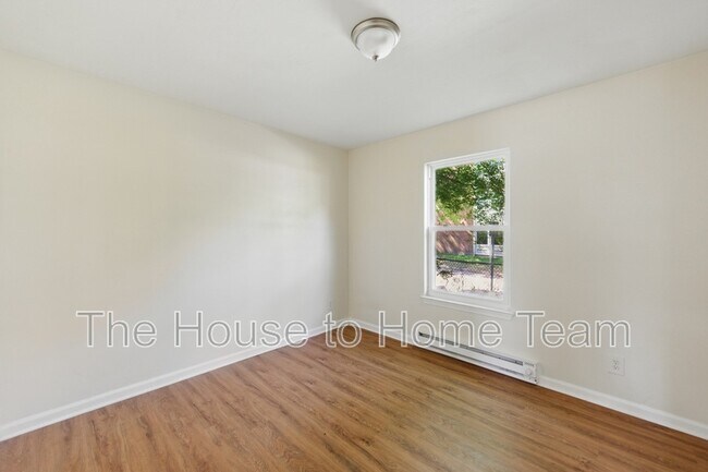 Building Photo - 711 Easy St
