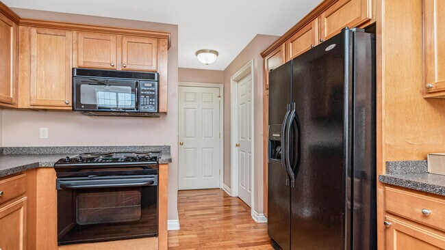 Building Photo - 45605 Graystone Ln