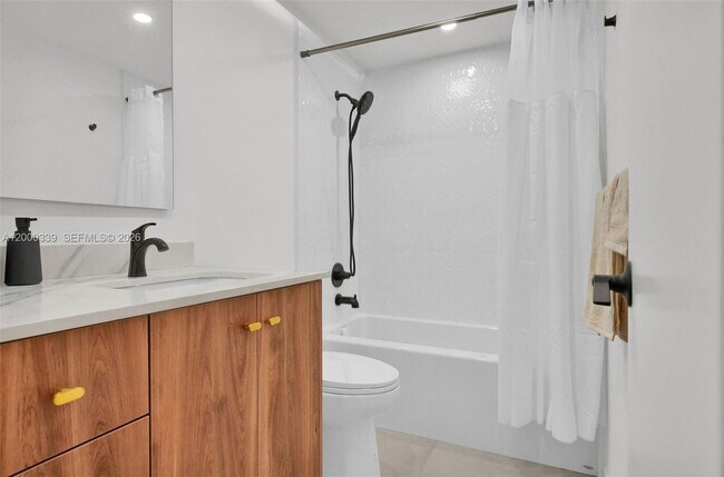 Building Photo - 3505 S Ocean Dr