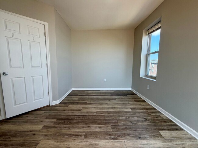 Building Photo - Stunning 1-Bed/1-Bath Apartment with Private Roof Deck and Parking Spot! Available NOW!