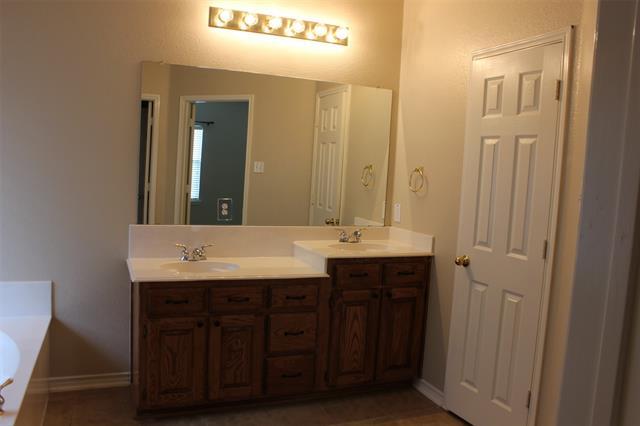 Building Photo - 1603 N Timber Brook Dr