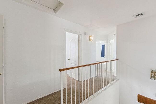 Building Photo - Spacious 2 Story 4 Bedroom 2.5 Bath Home L...