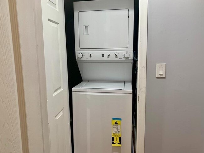 Building Photo - 1141 Owen Pl NE