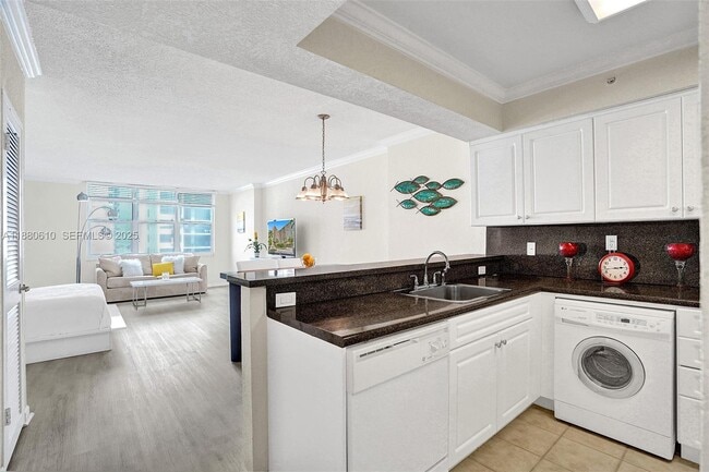 Building Photo - 2501 S Ocean Dr