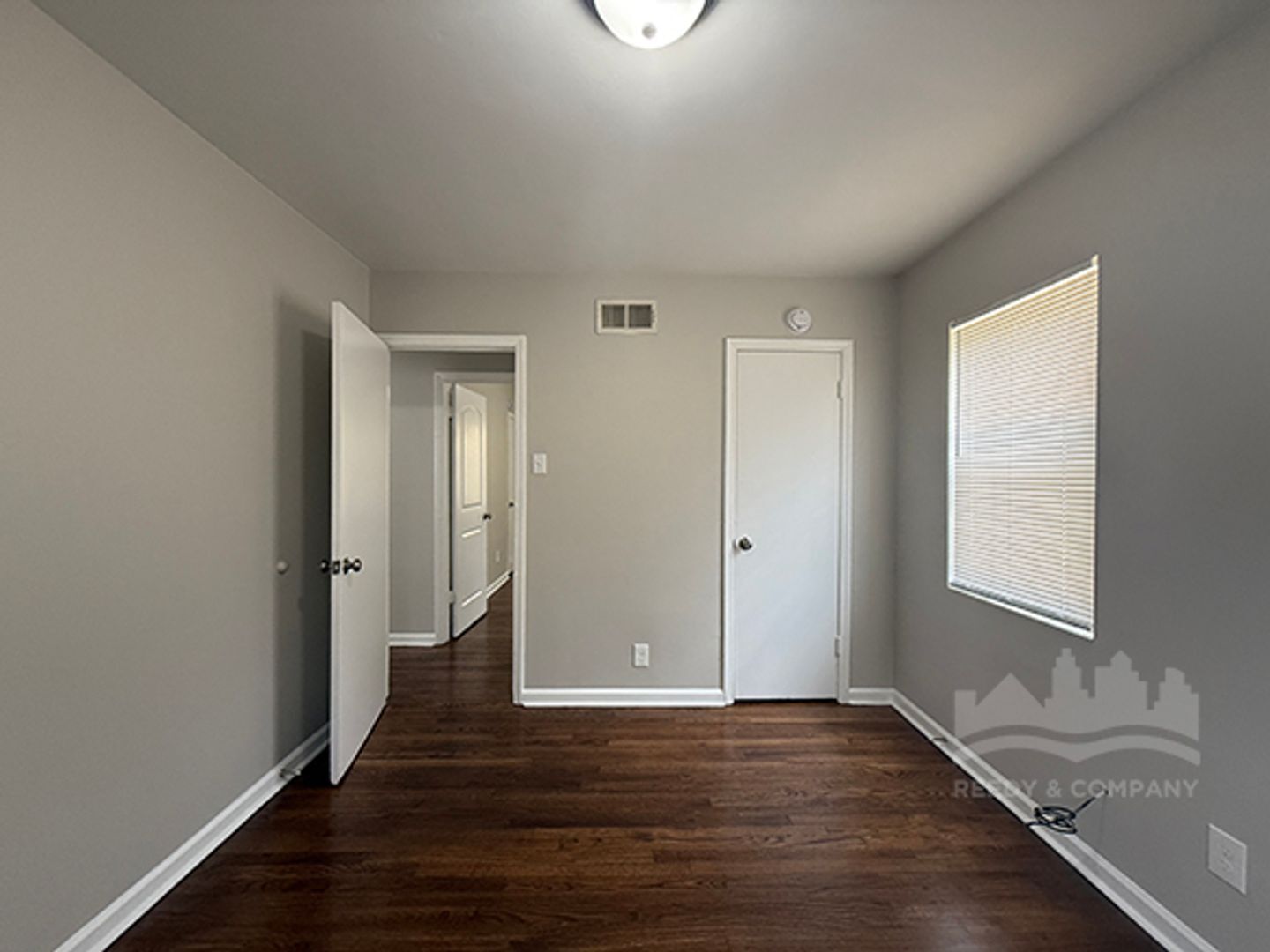 Building Photo - 2076 Willow Wood Ave