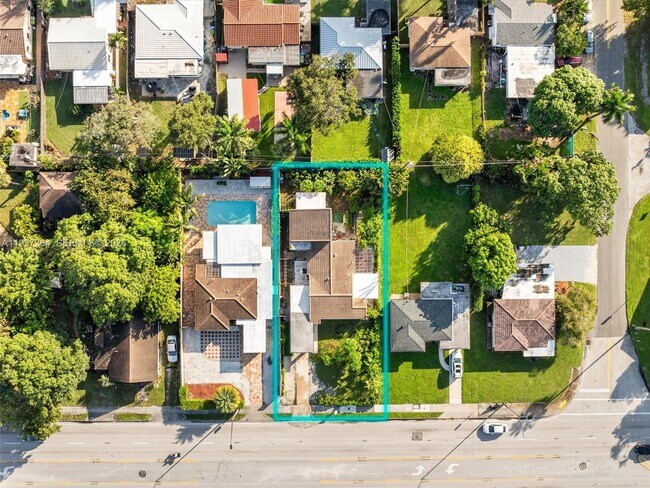 Building Photo - 700 SW 12th St