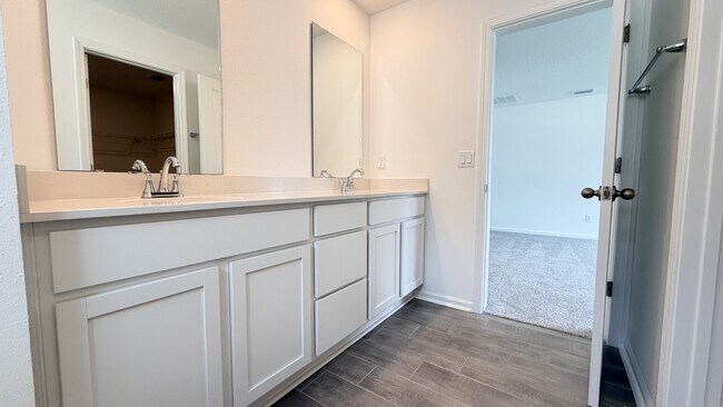 Building Photo - 6039 Oracle Ct