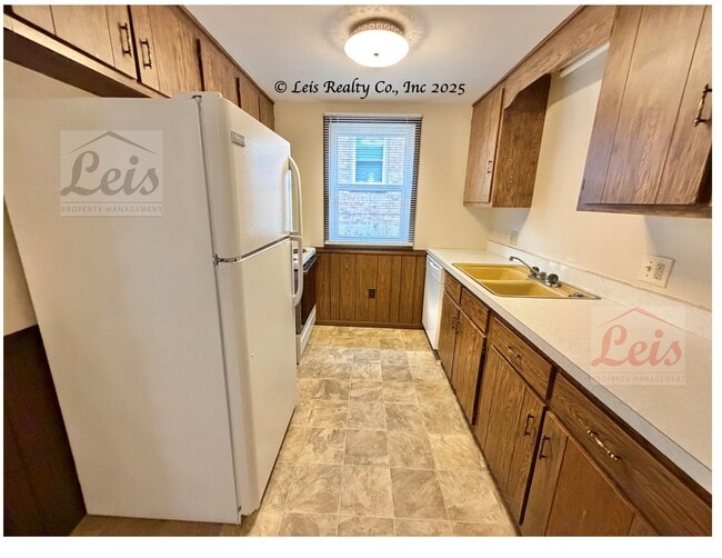 Building Photo - 1525 Saratoga Dr