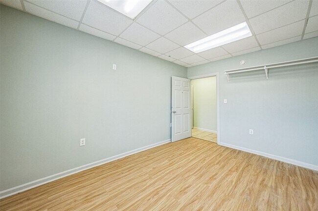 Building Photo - 2119 Jensen Dr