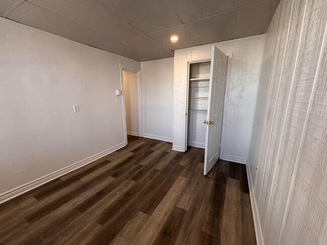 Building Photo - 208 S Duke St