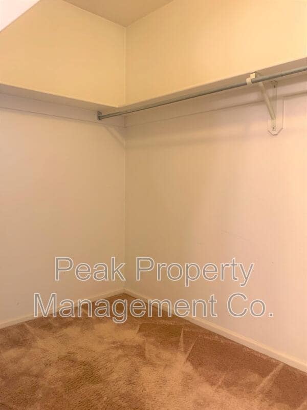 Building Photo - 3201 Wedgewood Ct
