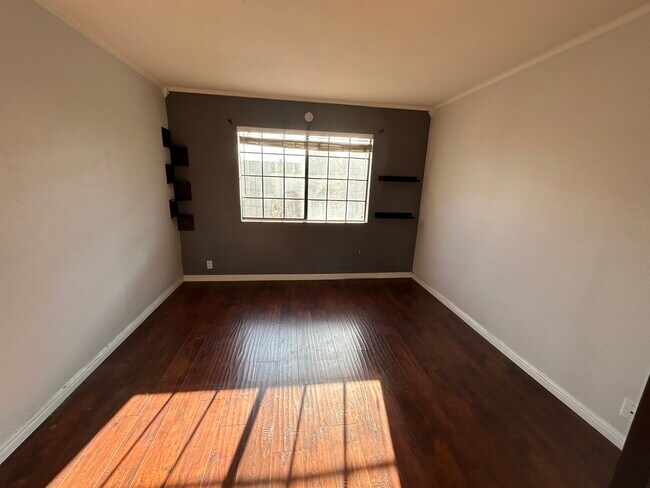 Building Photo - 2599 Walnut Ave