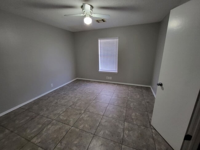 Building Photo - 2 bedroom 1 bathroom house with 1 car garage and central heat and air