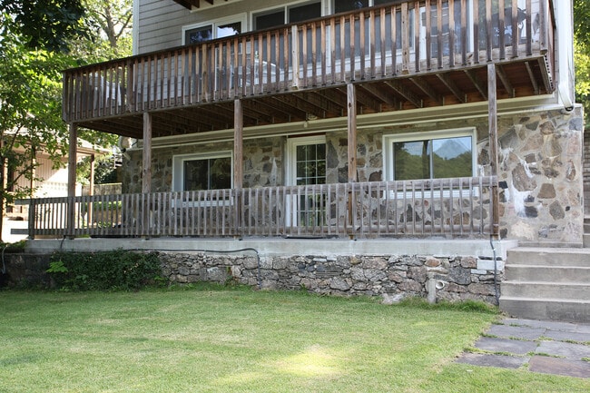 Building Photo - 29 Lavelle Ave