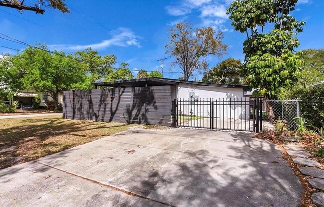 Building Photo - 301 N Fremont Ave