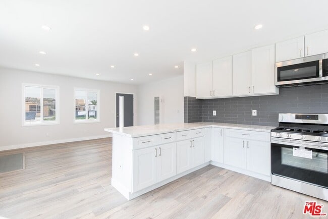 Building Photo - 3872 Bentley Ave