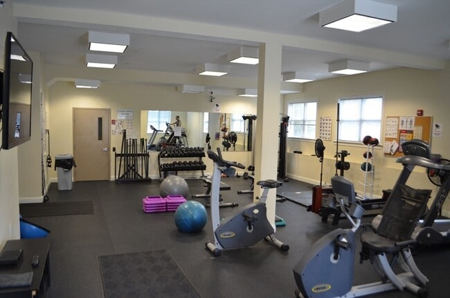 Building Photo - 92 Johnson Woods Dr