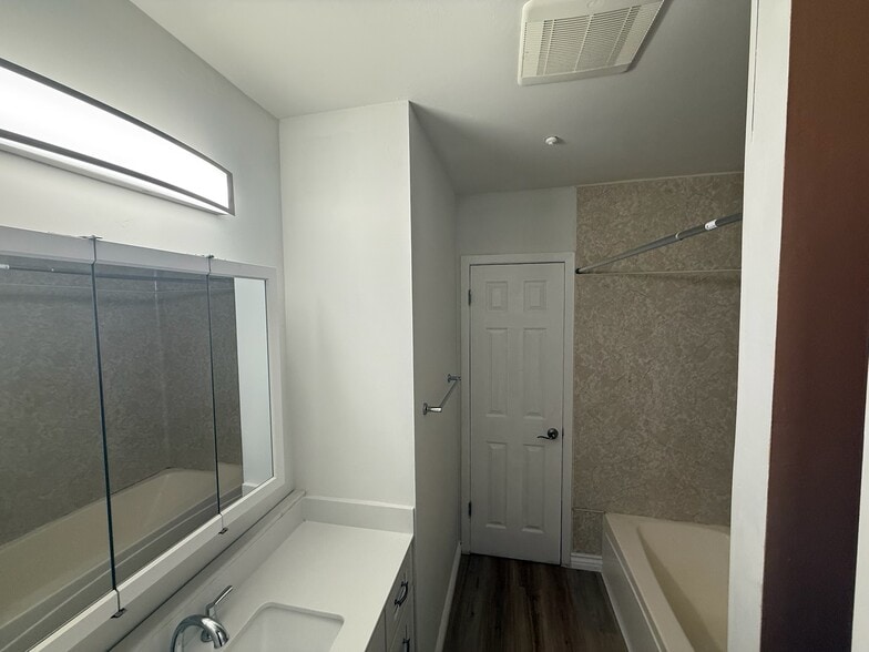 Private Bathroom - 508 E Grove Ave