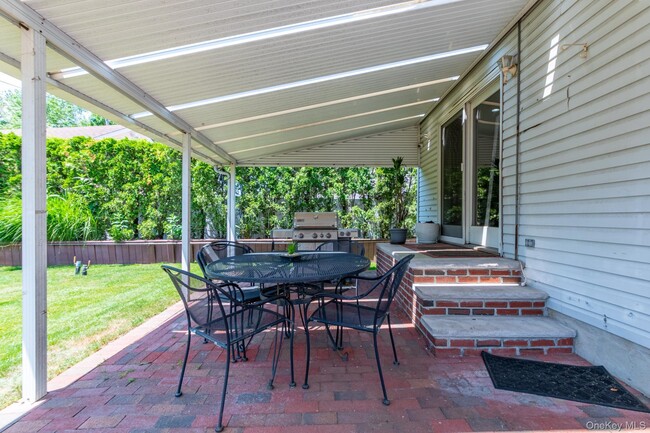 Building Photo - 977 Woodcliff Dr