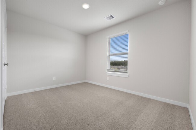 Building Photo - 251 Charles Rdg Dr