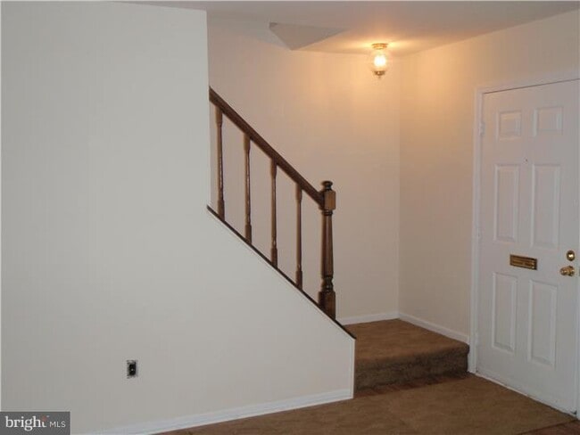 Building Photo - 404 Hopkins Ct