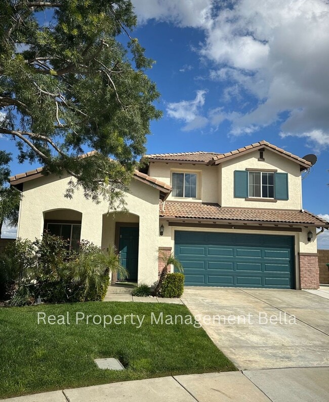Building Photo - Lakeview Pool Retreat in a Private Cul-de-Sac Setting