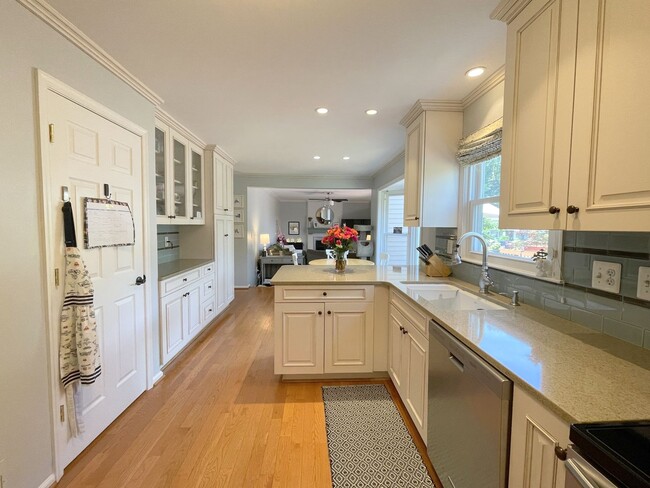 Building Photo - Leesburg Country Club 4 Bed 3.5 Bath SFH F...