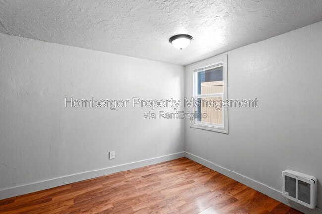 Building Photo - 1108 W 12th Ave