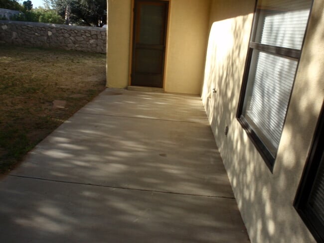 Building Photo - COMING SOON: Three Bedroom Home for Rent