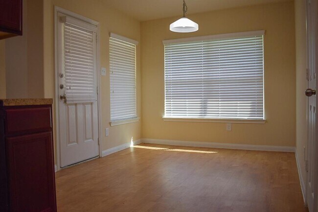 Building Photo - 13421 Raintree Dr