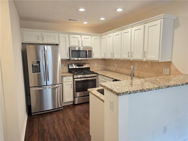 Building Photo - 172 Stoneforest Dr