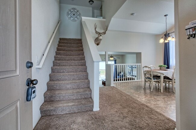 Building Photo - 3 Bedroom 2 1/2 Bath Split Level in Johnstown